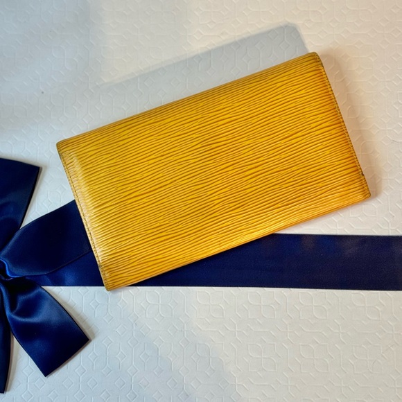 LOUIS VUITTON Yellow Epi leather Wallet international - Picture 3 of 9